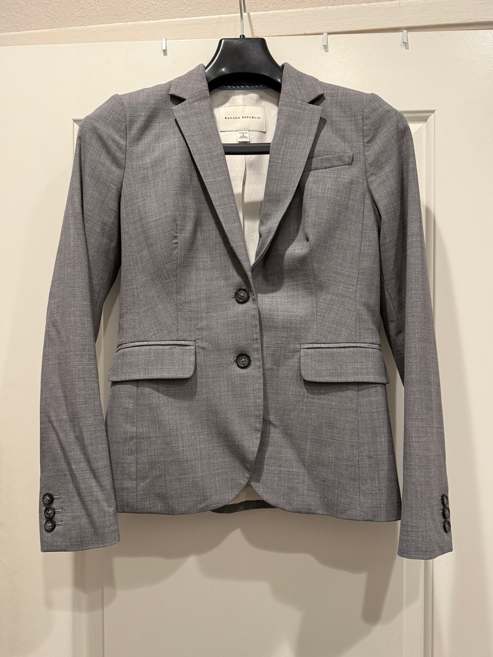 Banana Republic Women's Light Gray Tailored Blazer- size 4